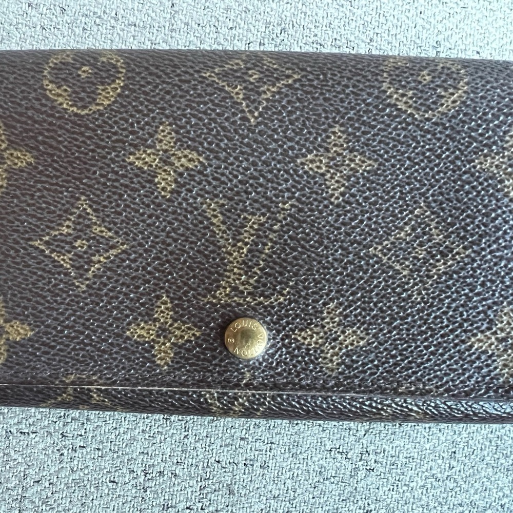 Louis Vuitton Monogram Porte-Monnaie Tresor Wallet - Picture 9 of 12